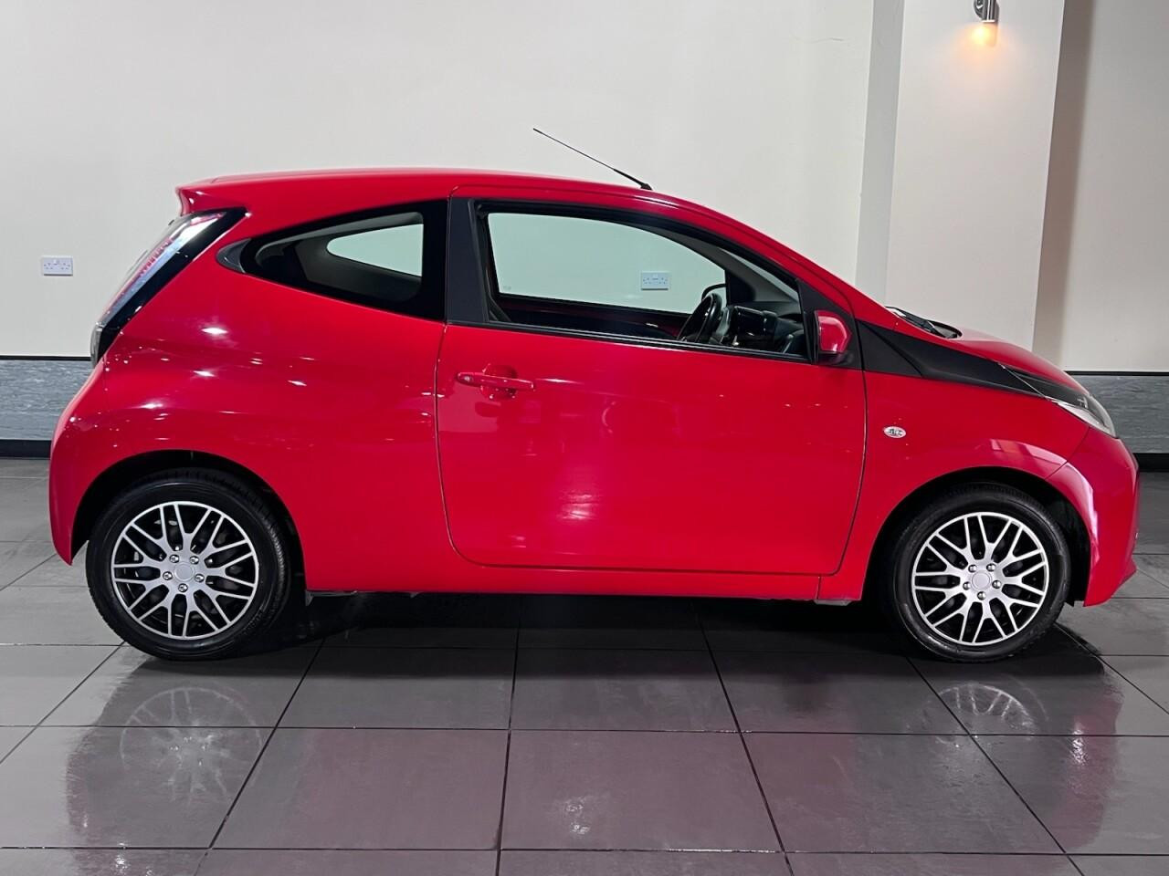 Voiture
                                                 Toyota Aygo 1.0 VVT-i x-play Hatchback 3dr Petrol Manual Euro 6 (68 ps)