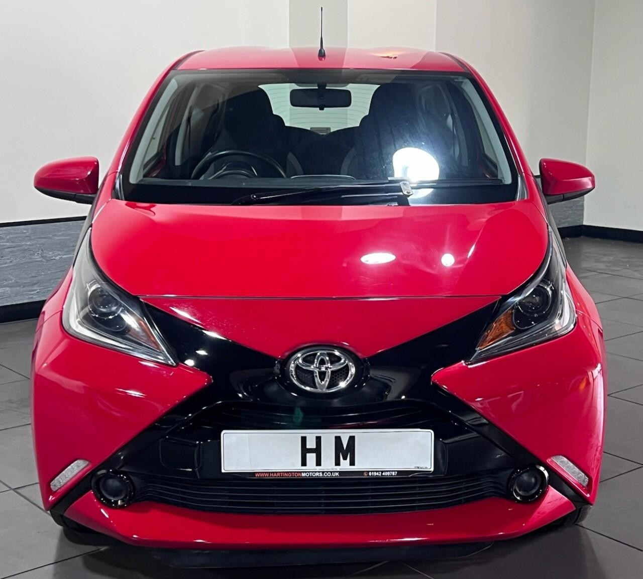 Voiture
                                                 Toyota Aygo 1.0 VVT-i x-play Hatchback 3dr Petrol Manual Euro 6 (68 ps)