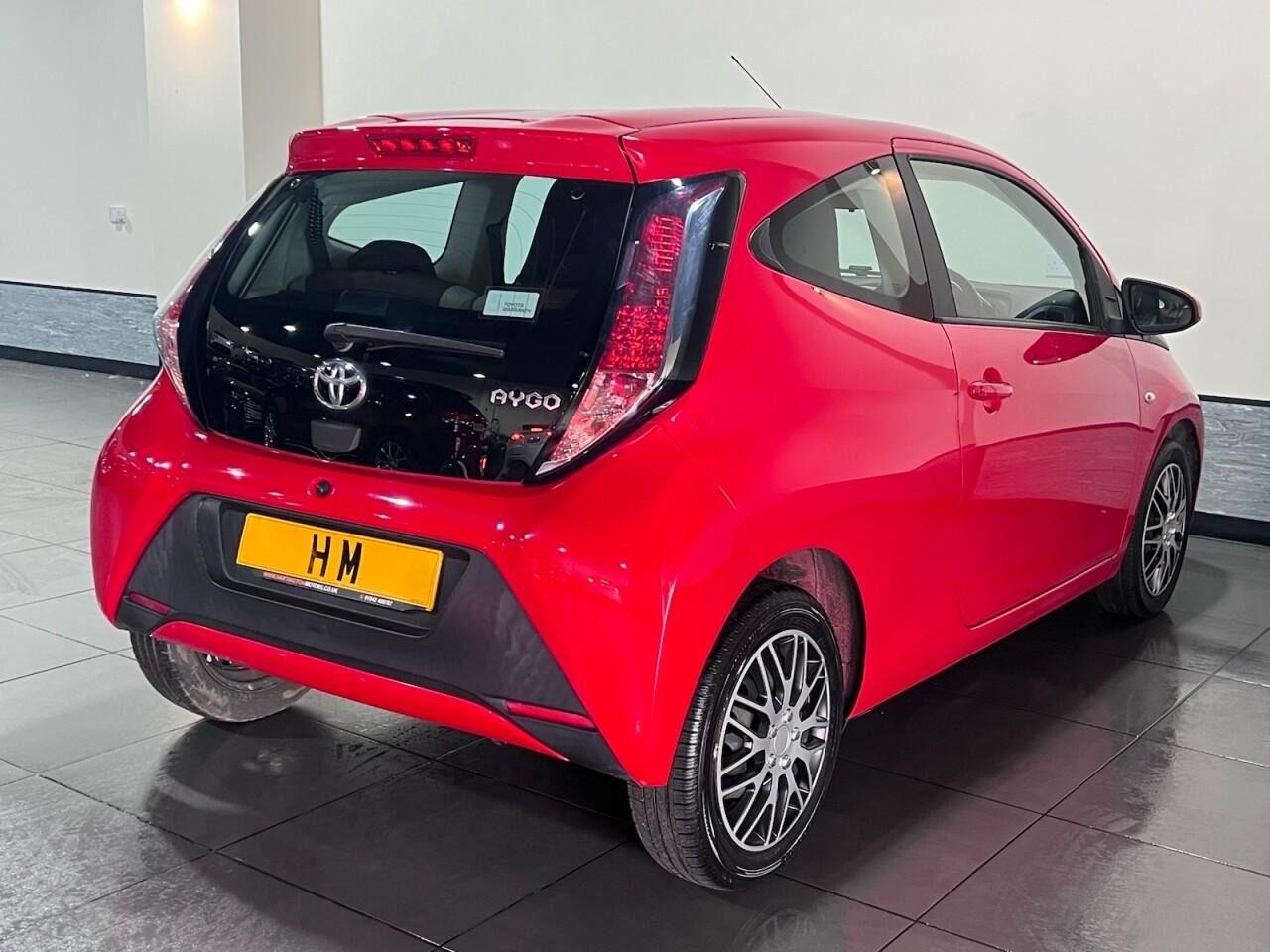 Voiture
                                                 Toyota Aygo 1.0 VVT-i x-play Hatchback 3dr Petrol Manual Euro 6 (68 ps)