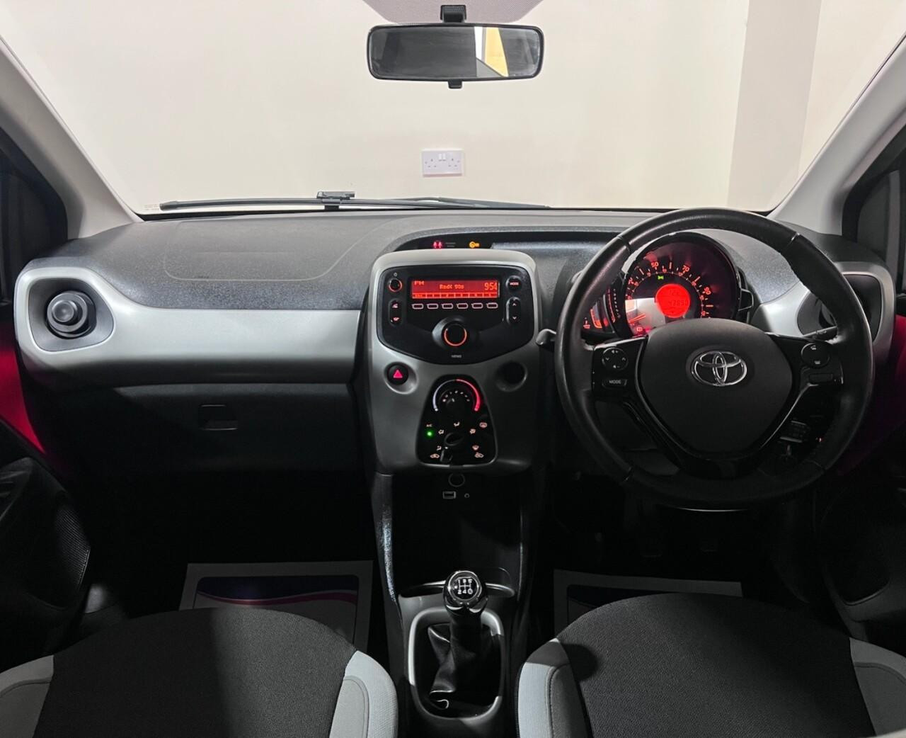 Voiture
                                                 Toyota Aygo 1.0 VVT-i x-play Hatchback 3dr Petrol Manual Euro 6 (68 ps)