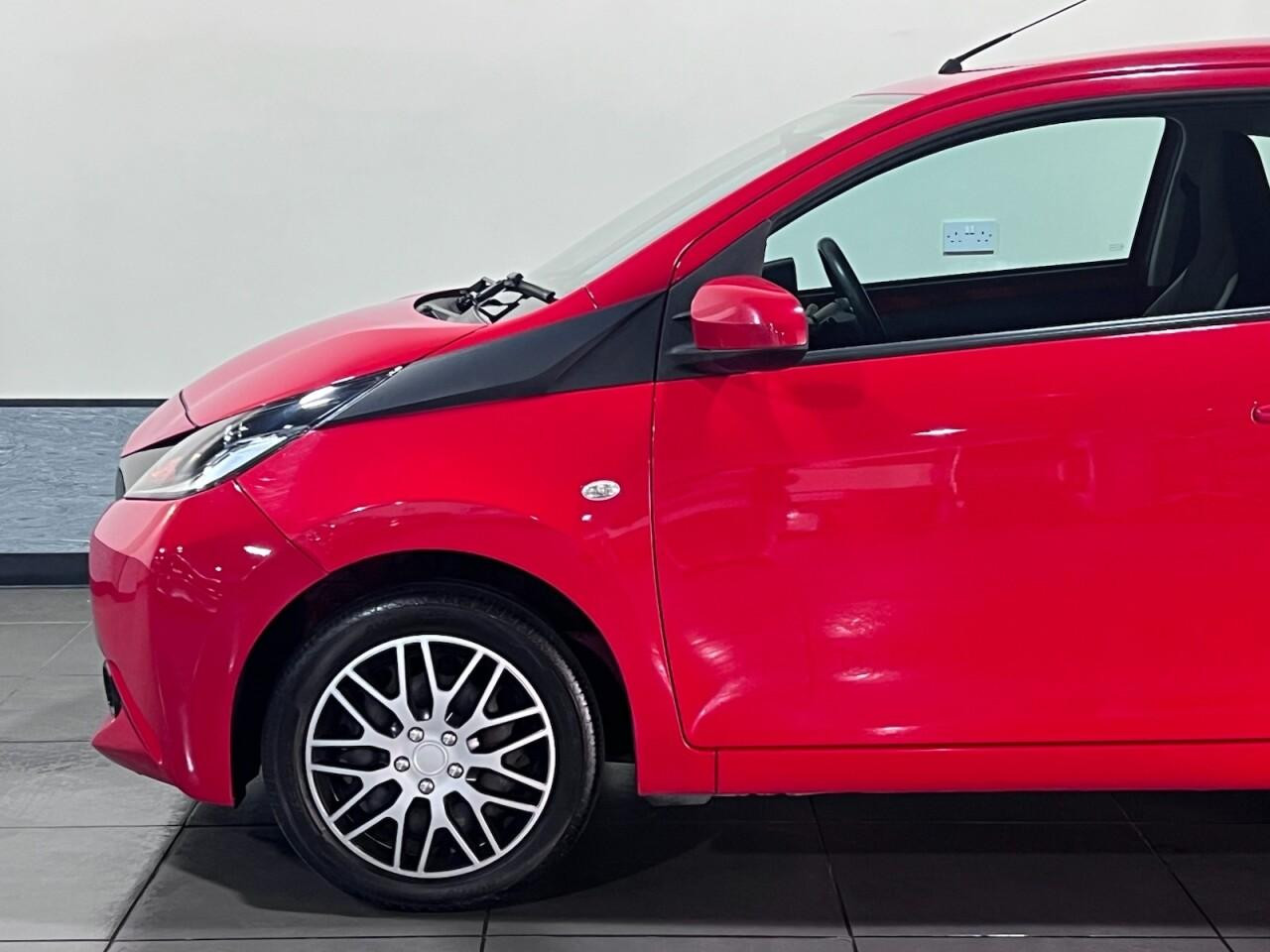 Voiture
                                                 Toyota Aygo 1.0 VVT-i x-play Hatchback 3dr Petrol Manual Euro 6 (68 ps)