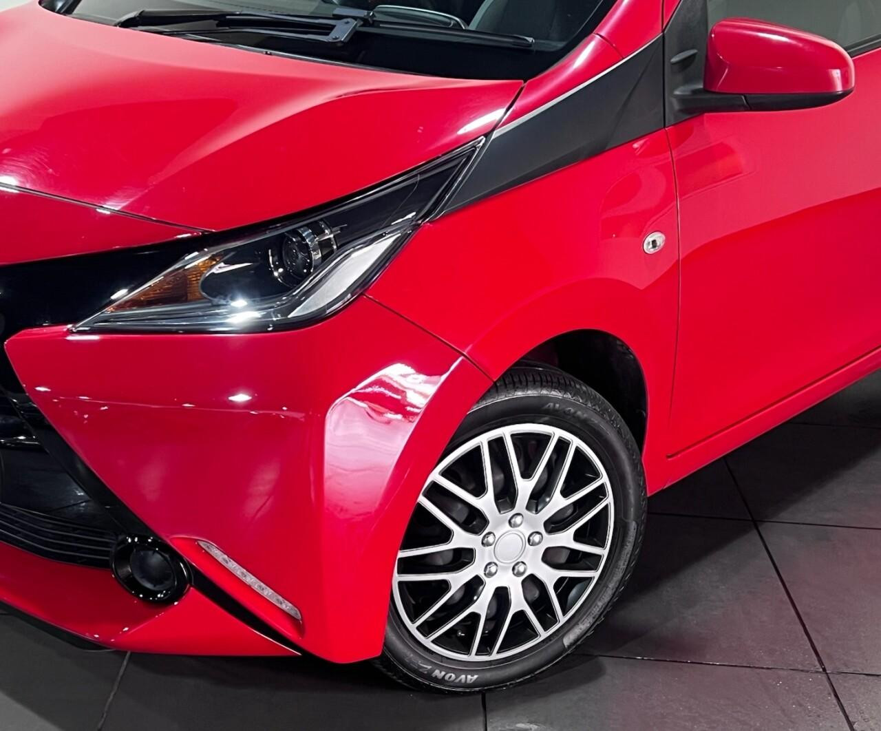 Voiture
                                                 Toyota Aygo 1.0 VVT-i x-play Hatchback 3dr Petrol Manual Euro 6 (68 ps)