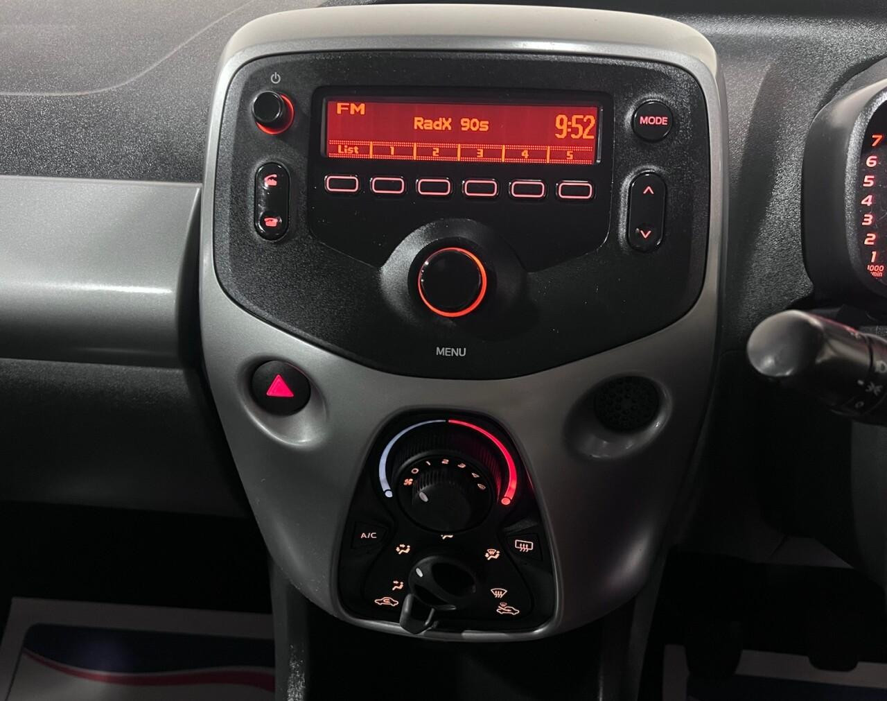 
                                                Voiture
                                                 Toyota Aygo 1.0 VVT-i x-play Hatchback 3dr Petrol Manual Euro 6 (68 ps)