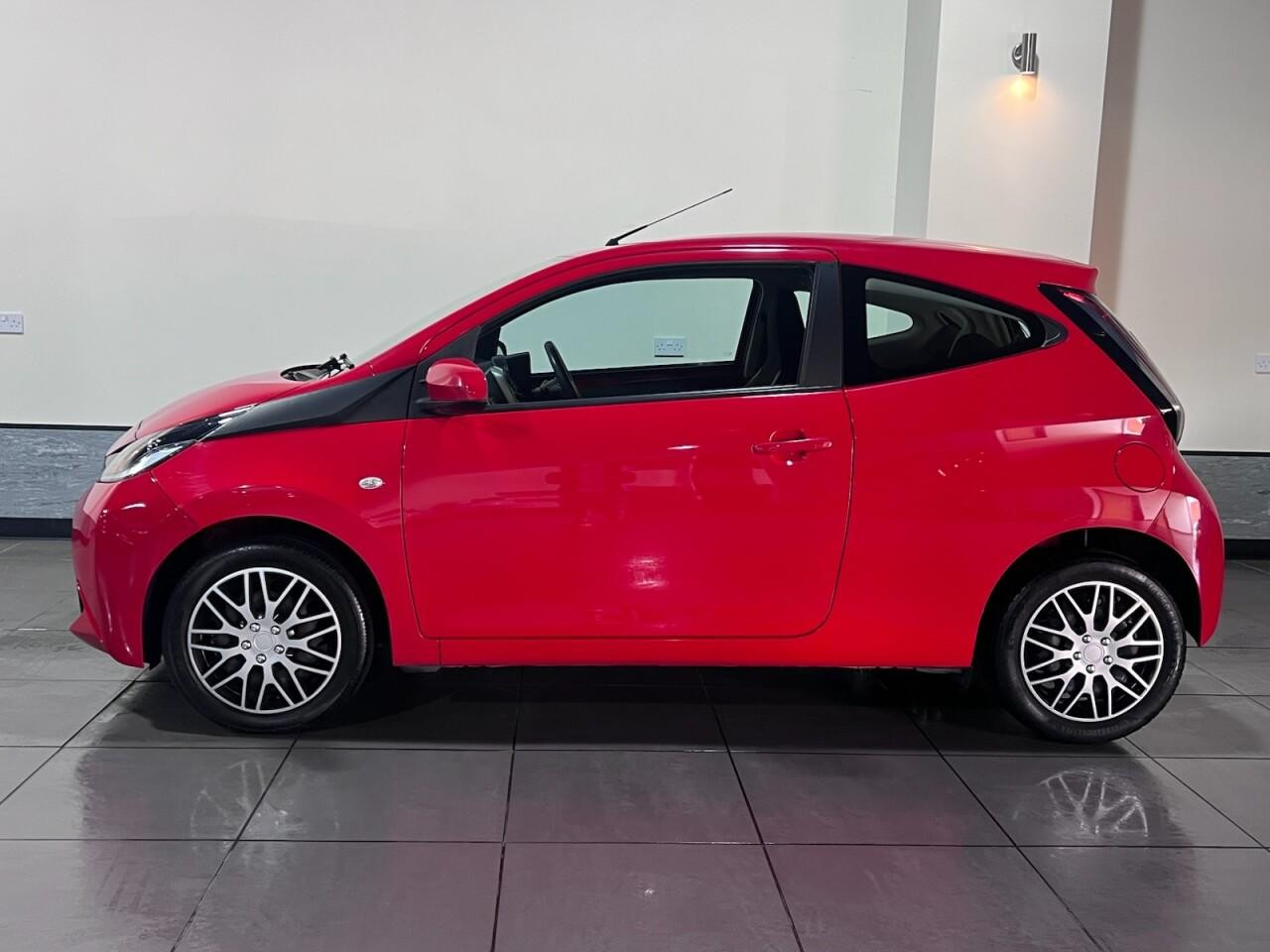 
                                                Voiture
                                                 Toyota Aygo 1.0 VVT-i x-play Hatchback 3dr Petrol Manual Euro 6 (68 ps)