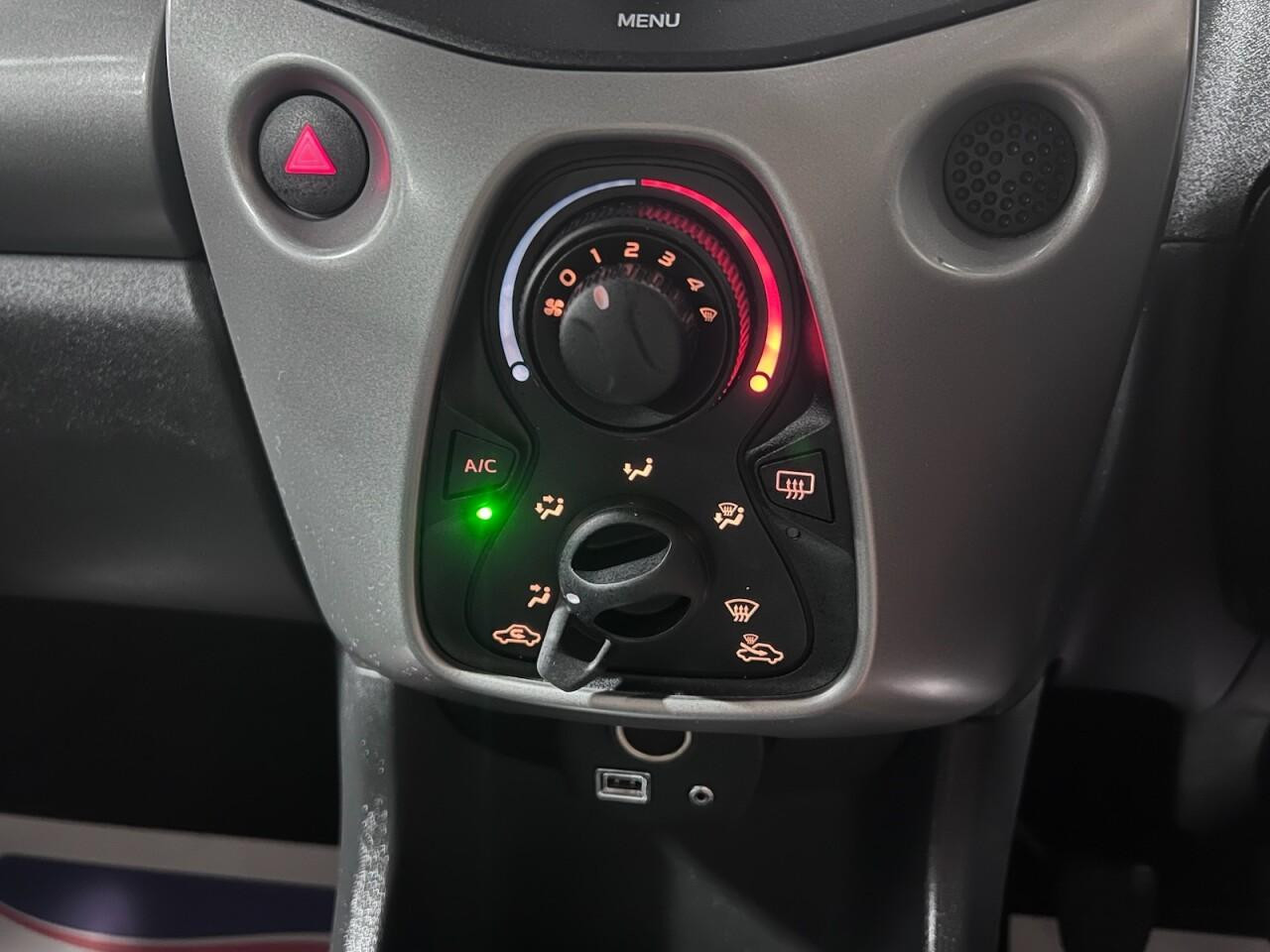 
                                                Voiture
                                                 Toyota Aygo 1.0 VVT-i x-play Hatchback 3dr Petrol Manual Euro 6 (68 ps)