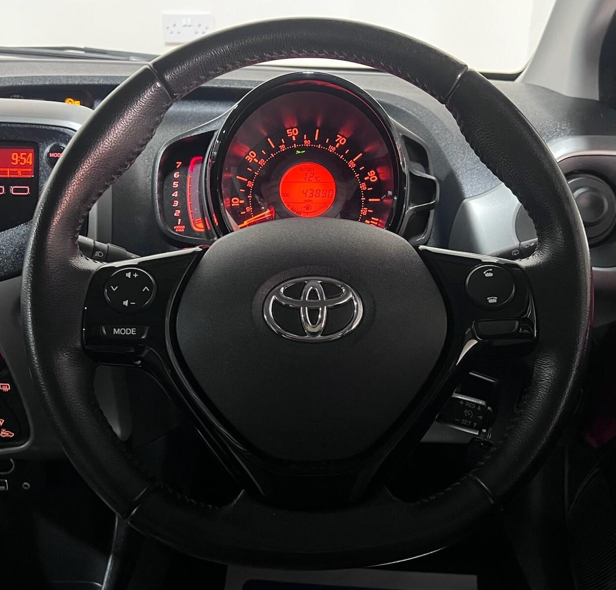 
                                                Voiture
                                                 Toyota Aygo 1.0 VVT-i x-play Hatchback 3dr Petrol Manual Euro 6 (68 ps)