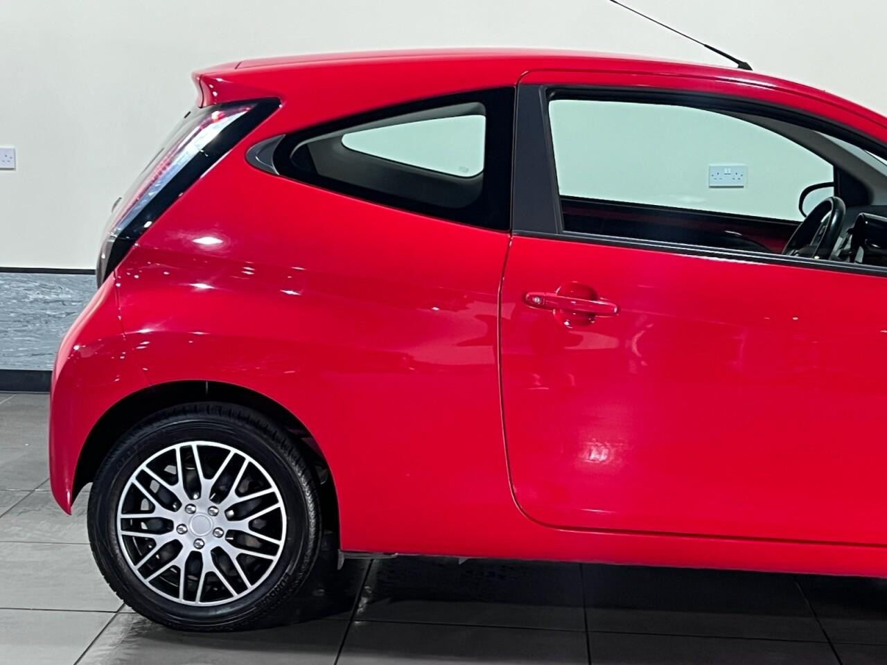 
                                                Voiture
                                                 Toyota Aygo 1.0 VVT-i x-play Hatchback 3dr Petrol Manual Euro 6 (68 ps)