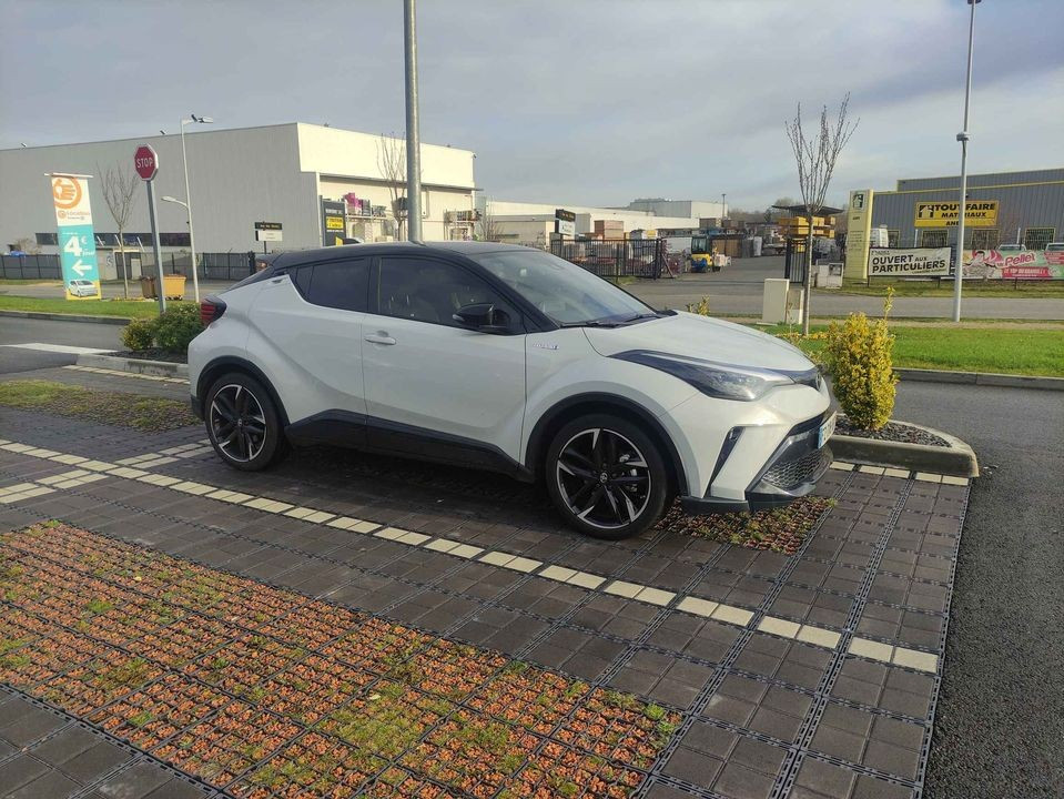 
                                                Voiture
                                                 Toyota C-HR 184h