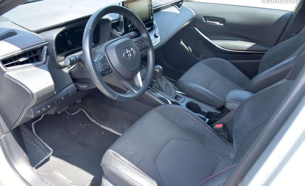
                                                Voiture
                                                 Toyota Corolla XII 1.8 hybride 122 COLLECTION -30 000 km