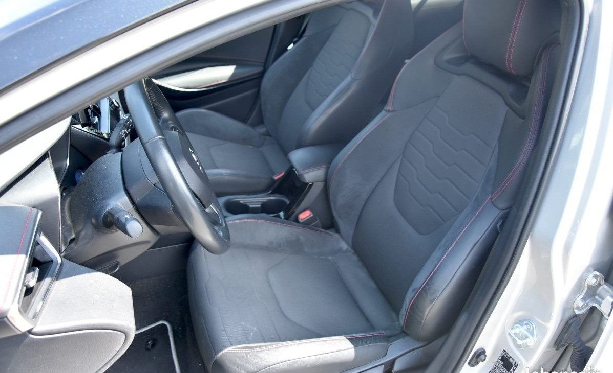 
                                                Voiture
                                                 Toyota Corolla XII 1.8 hybride 122 COLLECTION -30 000 km
