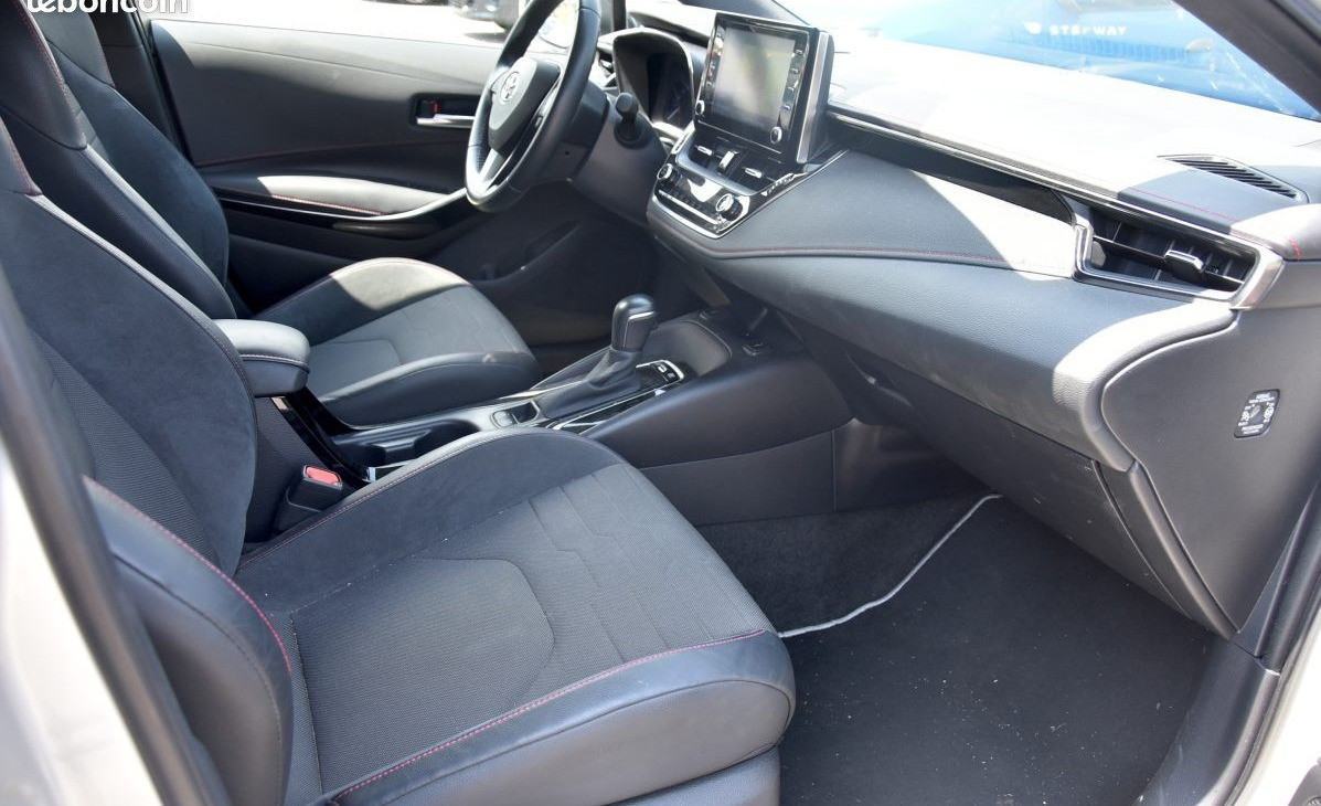 
                                                Voiture
                                                 Toyota Corolla XII 1.8 hybride 122 COLLECTION -30 000 km