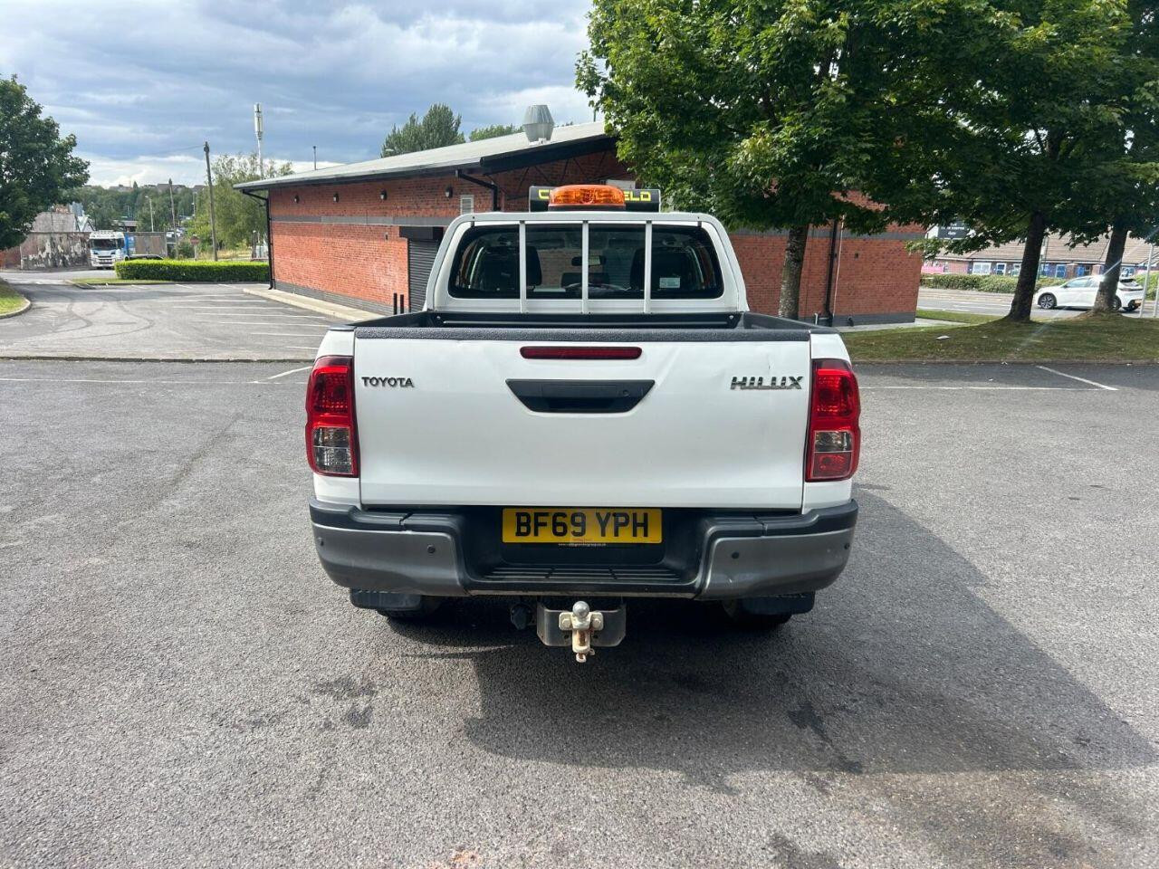 
                                                Voiture
                                                 Toyota Hi-Lux 2.4 D-4D Active Pickup Double Cab 4dr Diesel Manual 4WD Euro 6 (3.5t) (150 ps)