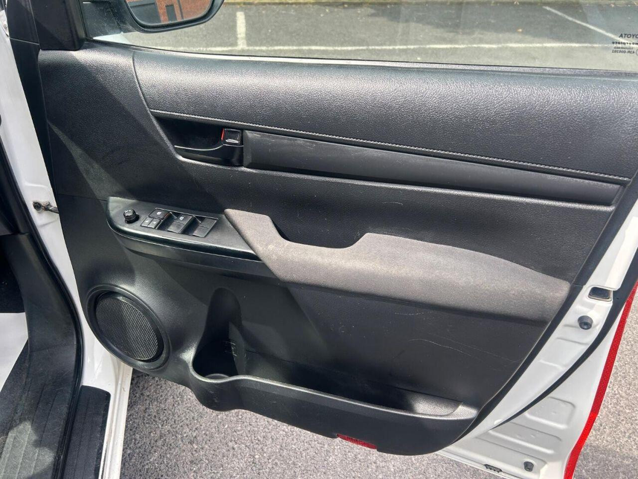 
                                                Voiture
                                                 Toyota Hi-Lux 2.4 D-4D Active Pickup Double Cab 4dr Diesel Manual 4WD Euro 6 (3.5t) (150 ps)