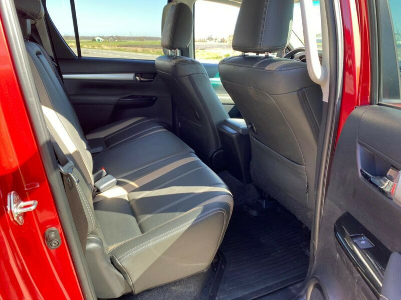 
                                                Utilitaire
                                                 TOYOTA HILUX DOUBLE CABINE