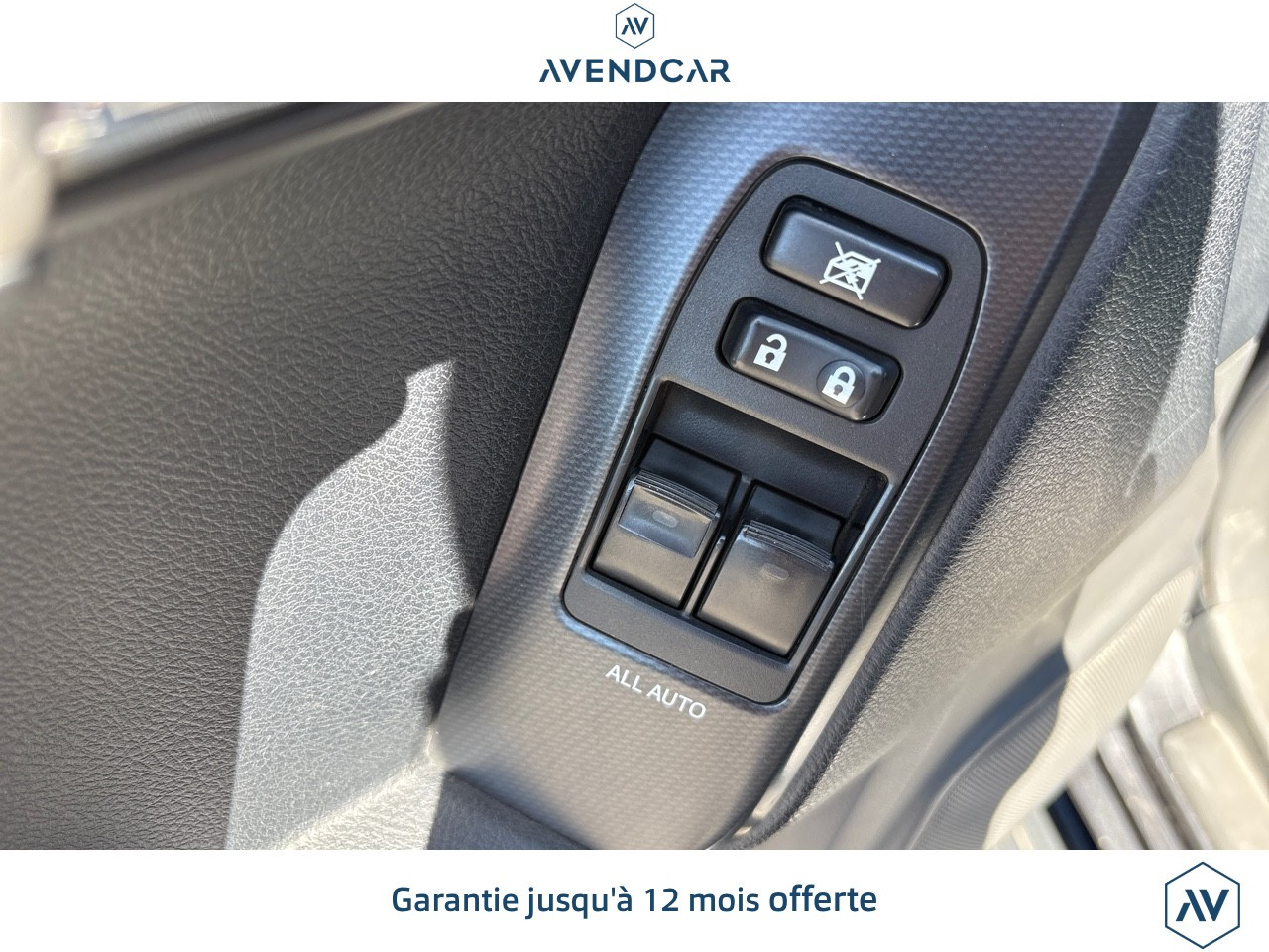 
                                                Voiture
                                                 Toyota Land Cruiser Serie 150 (KDJ150) 173 D-4D FAP LOUNGE BVA 3P