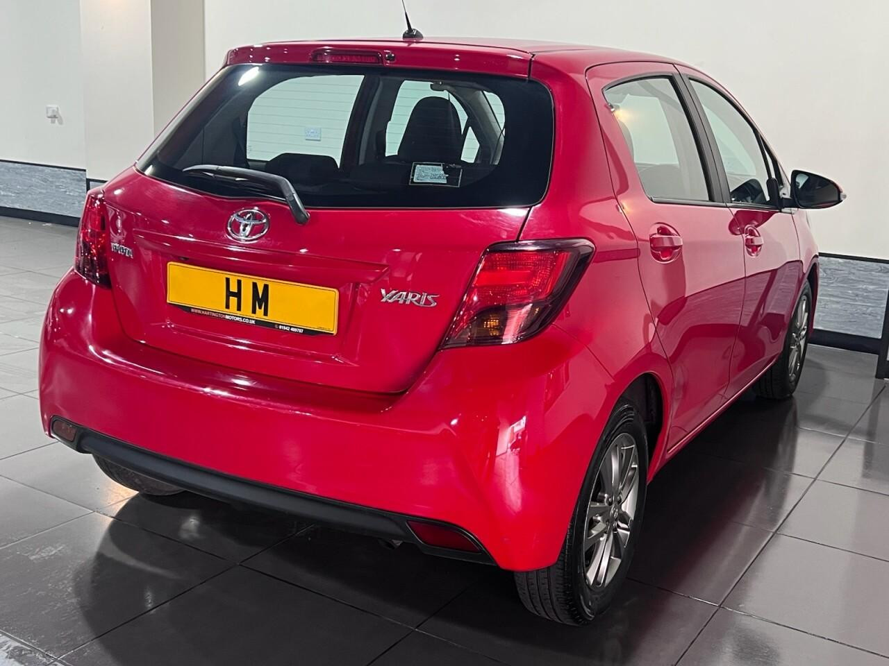 Voiture
                                                 Toyota Yaris 1.33 Dual VVT-i Icon Hatchback 5dr Petrol Manual Euro 5 Euro 5 (99 ps)