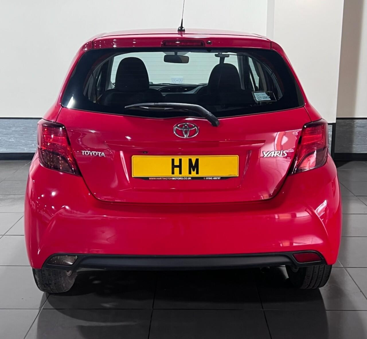 Voiture
                                                 Toyota Yaris 1.33 Dual VVT-i Icon Hatchback 5dr Petrol Manual Euro 5 Euro 5 (99 ps)