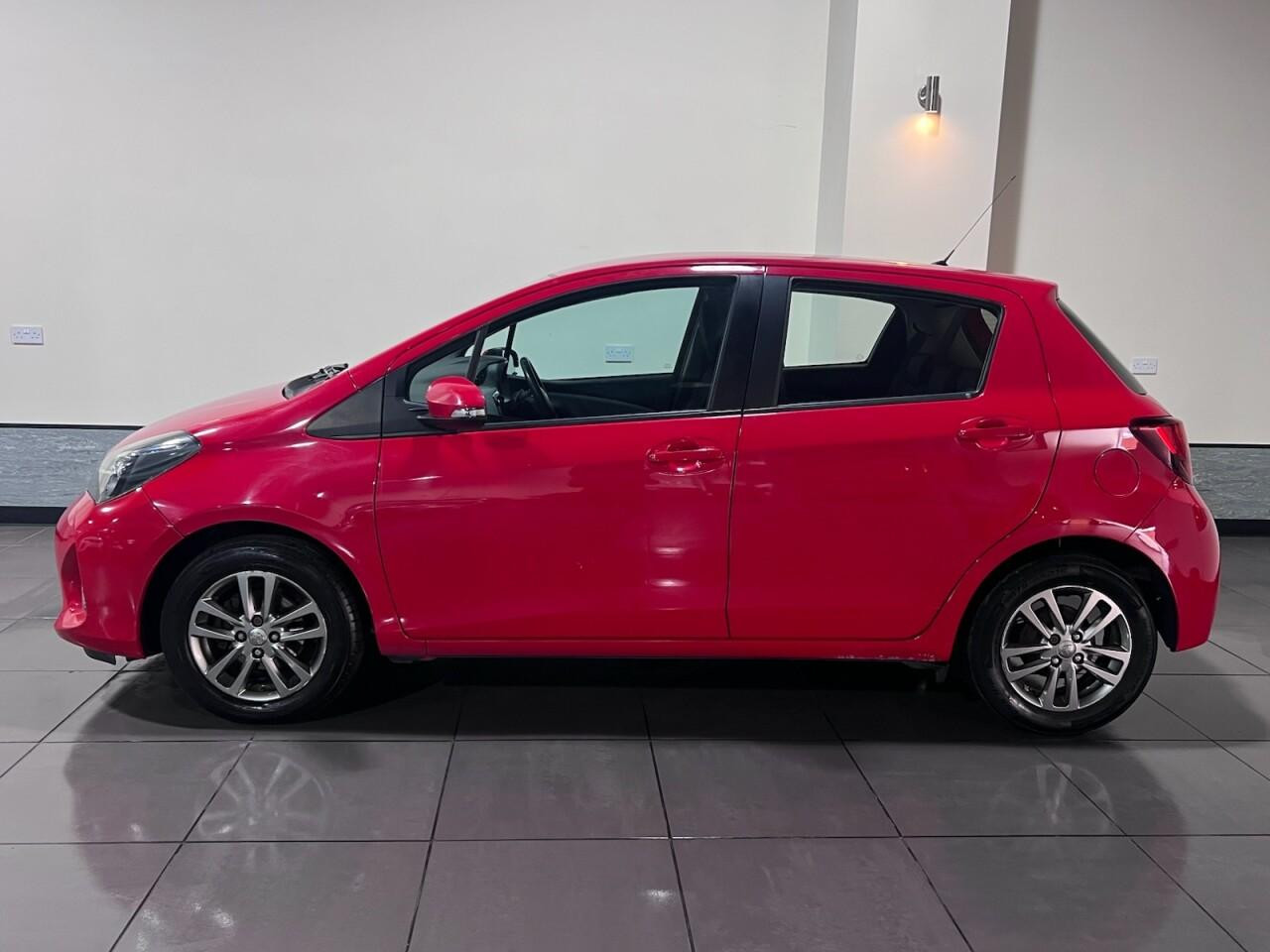 Voiture
                                                 Toyota Yaris 1.33 Dual VVT-i Icon Hatchback 5dr Petrol Manual Euro 5 Euro 5 (99 ps)