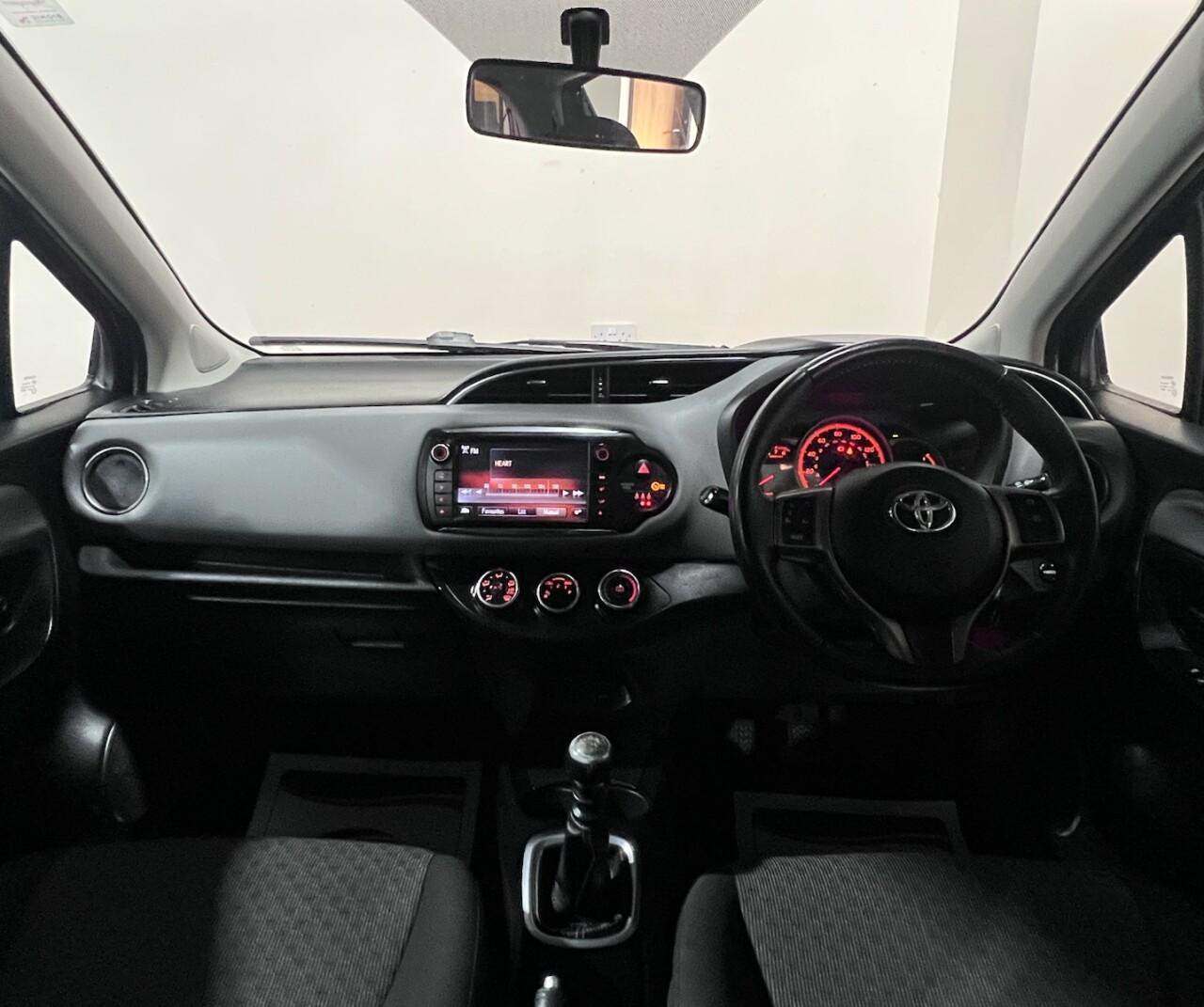 Voiture
                                                 Toyota Yaris 1.33 Dual VVT-i Icon Hatchback 5dr Petrol Manual Euro 5 Euro 5 (99 ps)