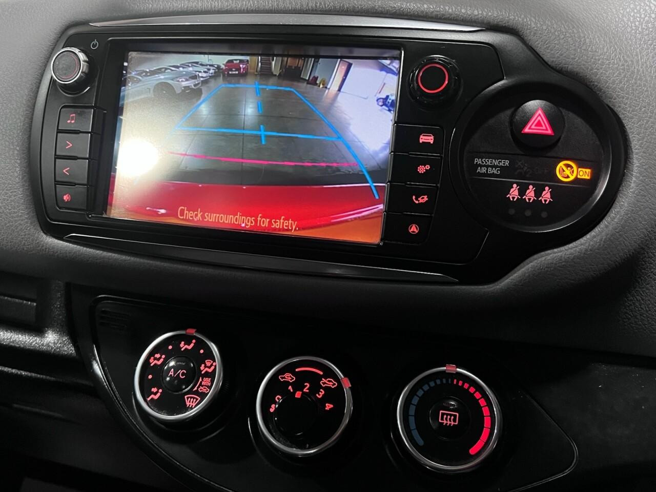 Voiture
                                                 Toyota Yaris 1.33 Dual VVT-i Icon Hatchback 5dr Petrol Manual Euro 5 Euro 5 (99 ps)