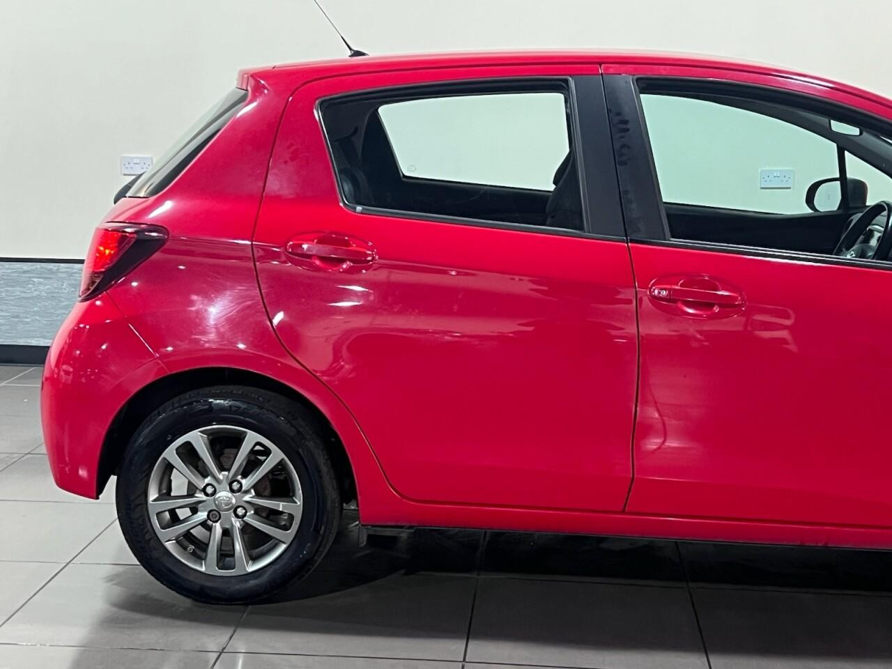 Voiture
                                                 Toyota Yaris 1.33 Dual VVT-i Icon Hatchback 5dr Petrol Manual Euro 5 Euro 5 (99 ps)
