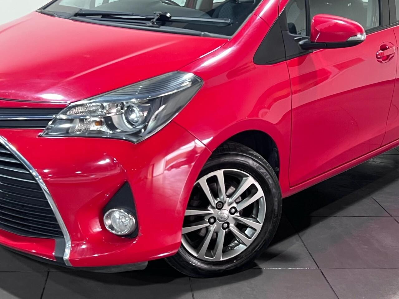 Voiture
                                                 Toyota Yaris 1.33 Dual VVT-i Icon Hatchback 5dr Petrol Manual Euro 5 Euro 5 (99 ps)