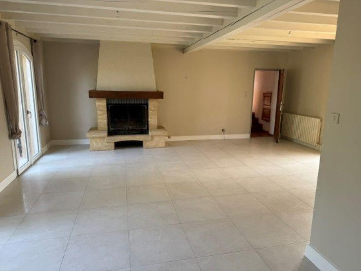 
                                                Location
                                                 TRANQUILLE CAR DANS IMPASSE
PROCHE DES COMMERCES