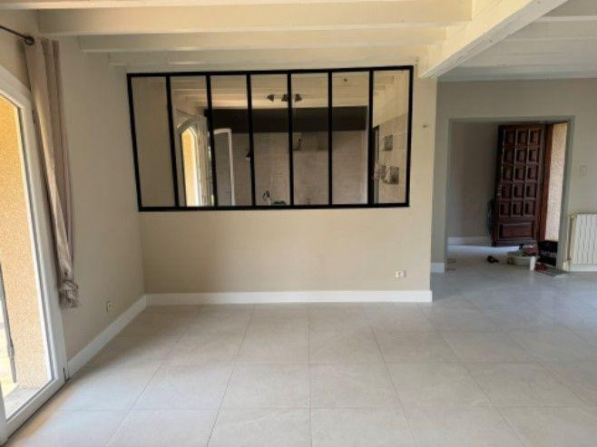 
                                                Location
                                                 TRANQUILLE CAR DANS IMPASSE
PROCHE DES COMMERCES