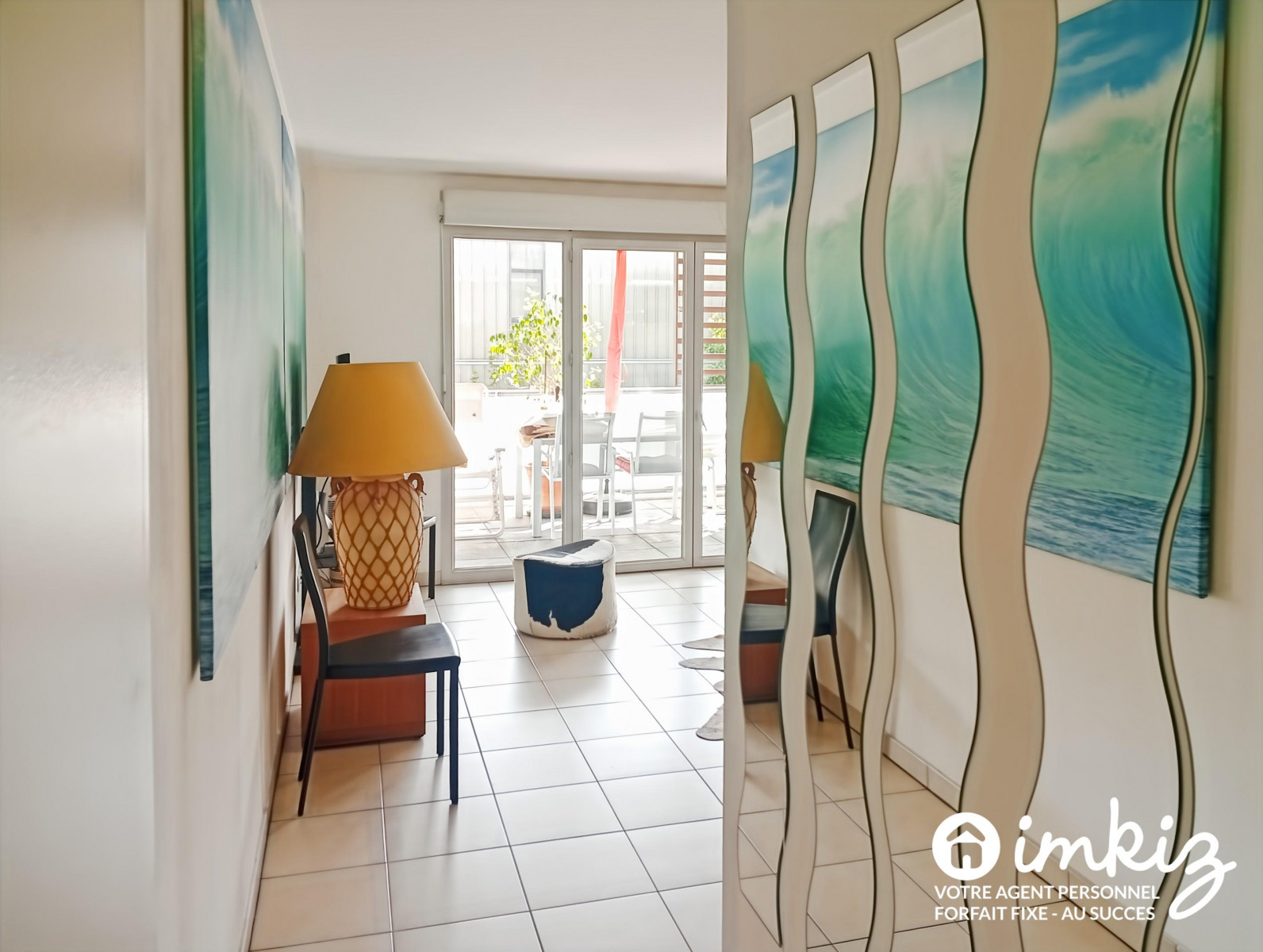 
                                                Vente
                                                 traversant, 2 terrasses, 1e haut sur rue