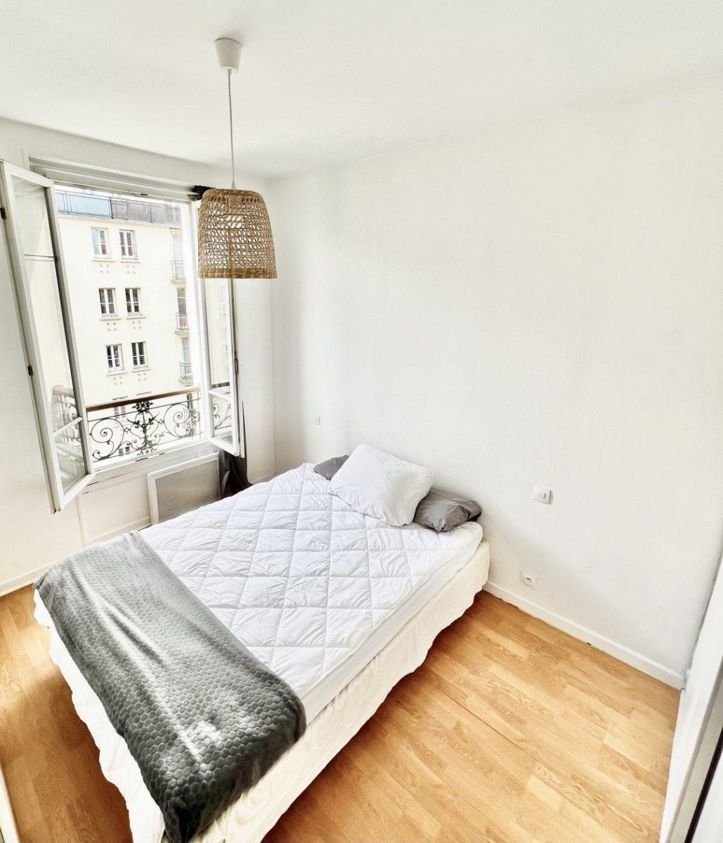 
                                                Location
                                                 Très beau 2 pièces dernier étage