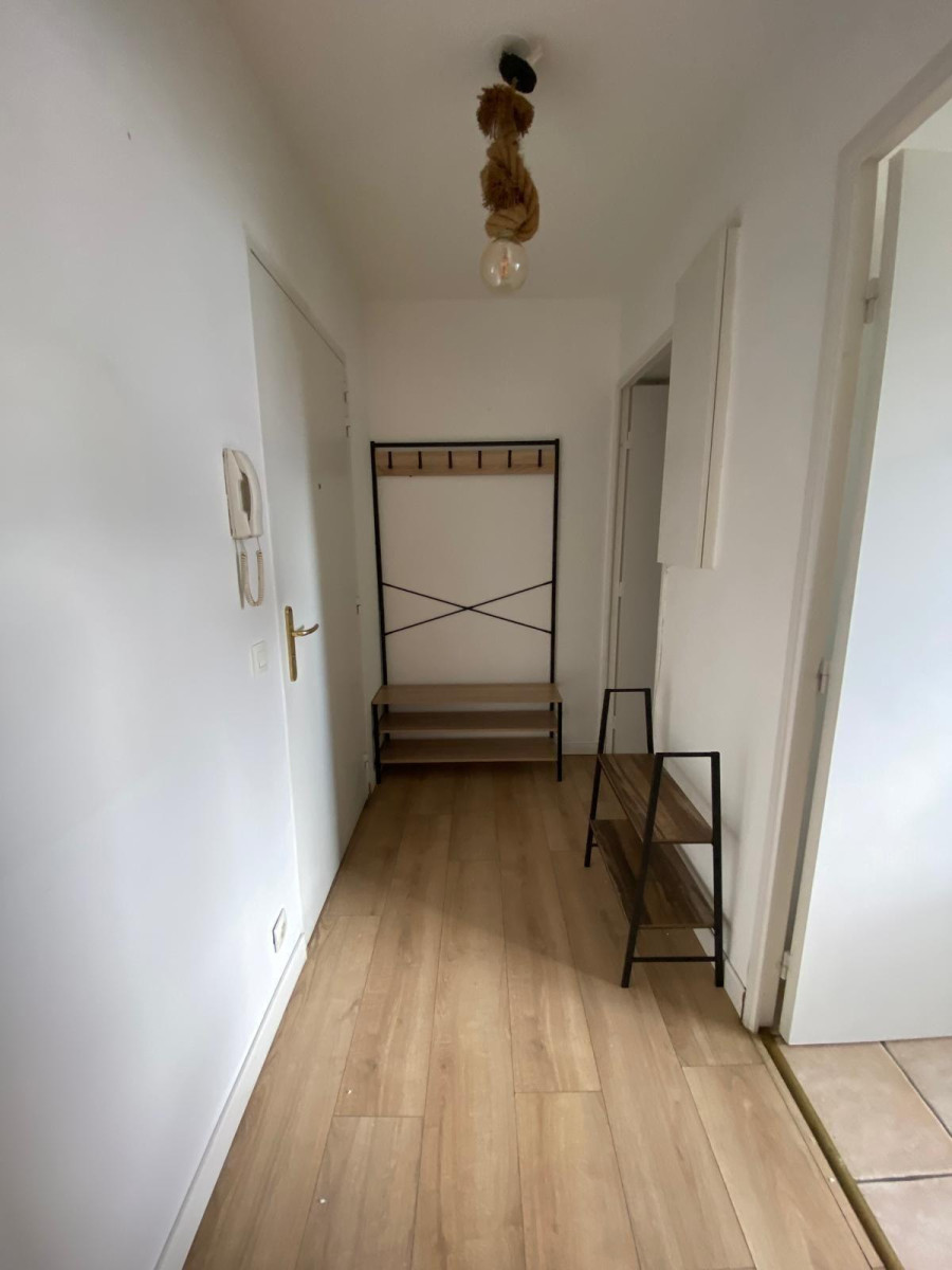 
                                                Location
                                                 Tres beau 2P -2' RER A