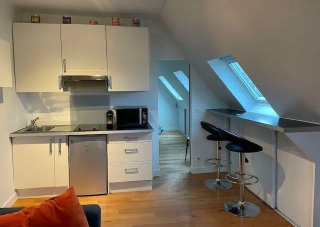 
                                                Location
                                                 Très Beau 2P meublé 47m2 /29carrez - place Etoile
