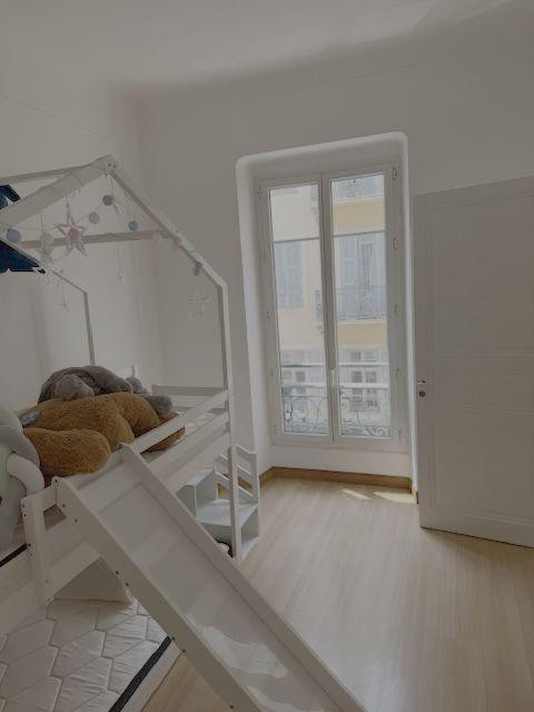 
                                                Location
                                                 Très beau 5 pièces - carré d'or de Nice