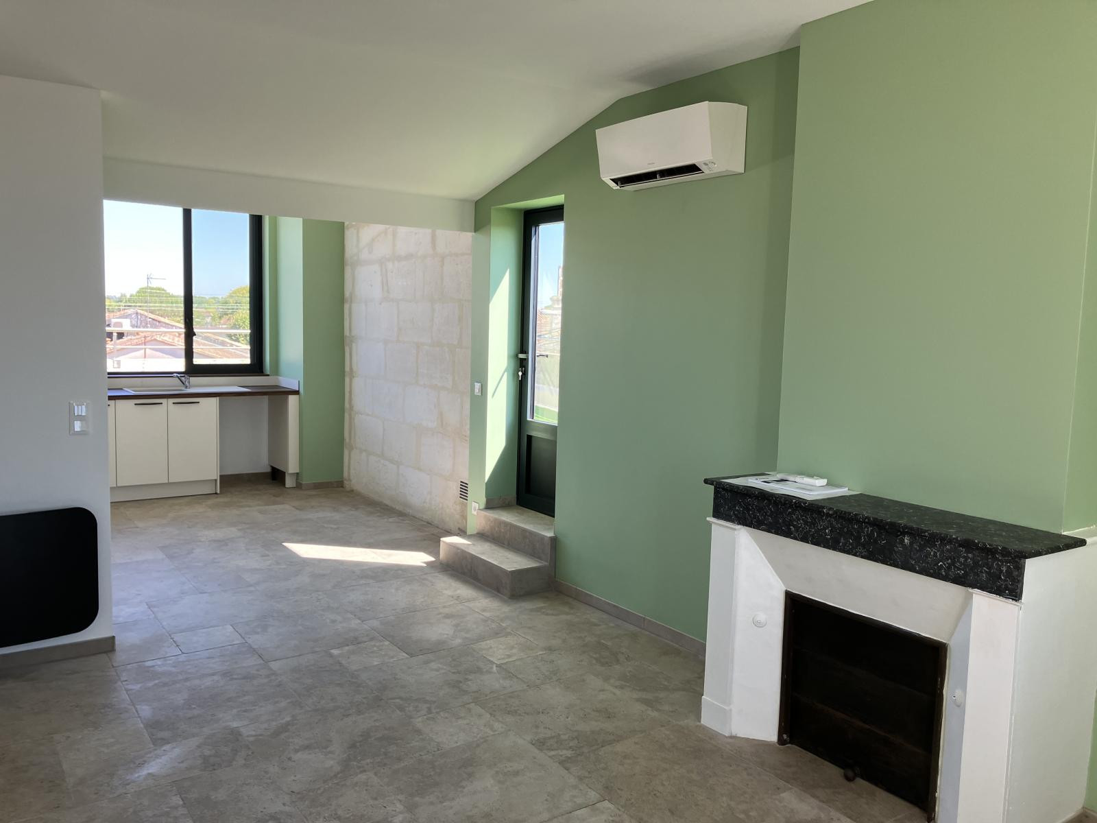 
                                                Location
                                                 Très beau duplex centre ville Libourne