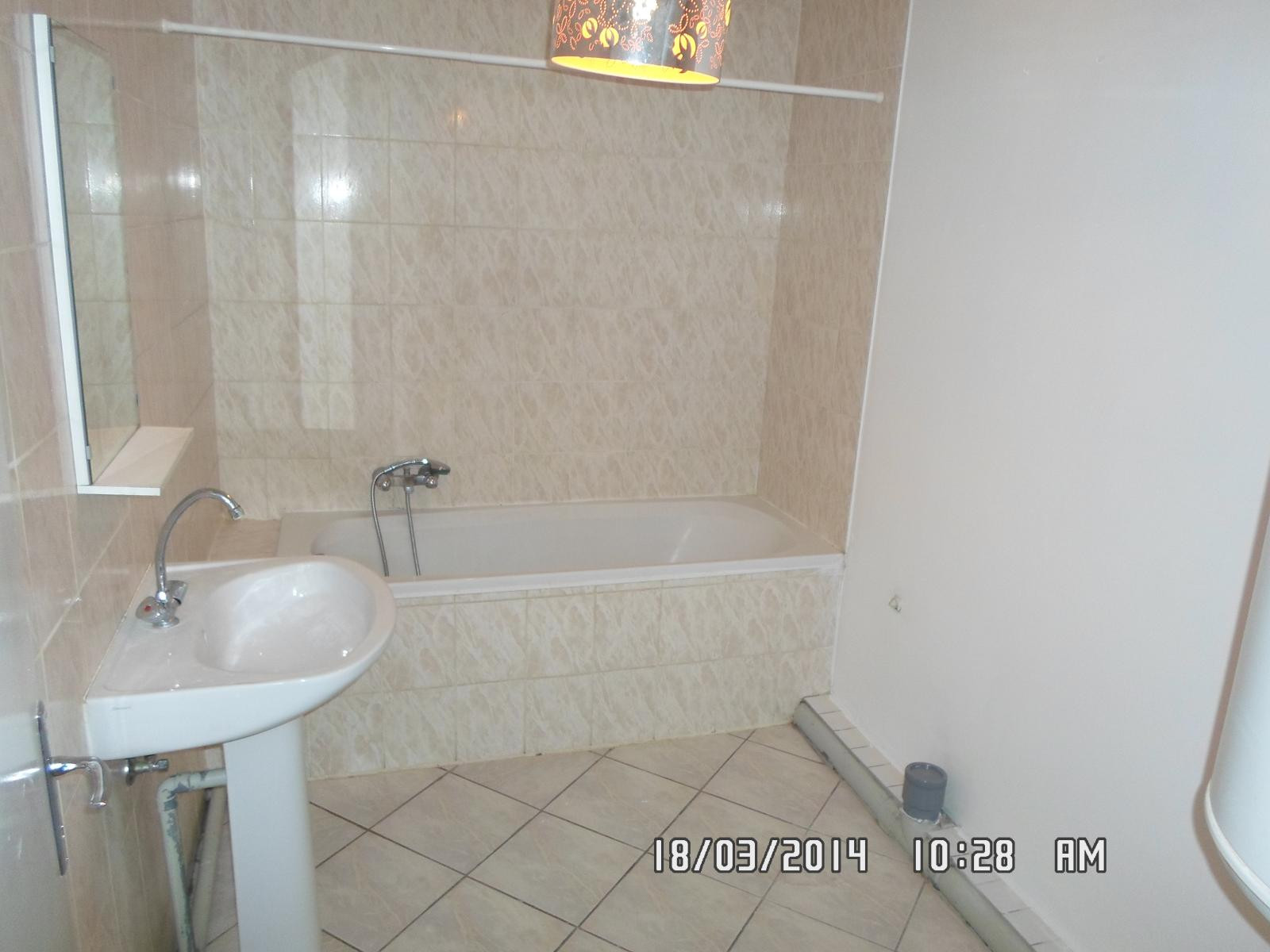 
                                                Location
                                                 Tres beau F3 en Duplex entierement carreler