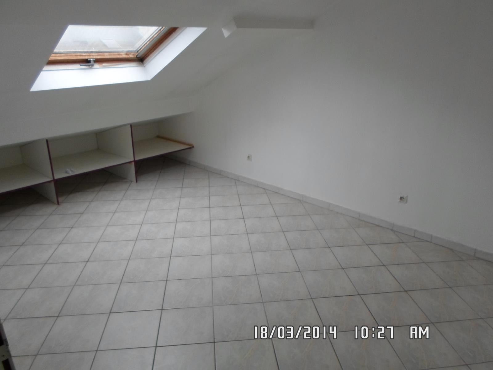 
                                                Location
                                                 Tres beau F3 en Duplex entierement carreler