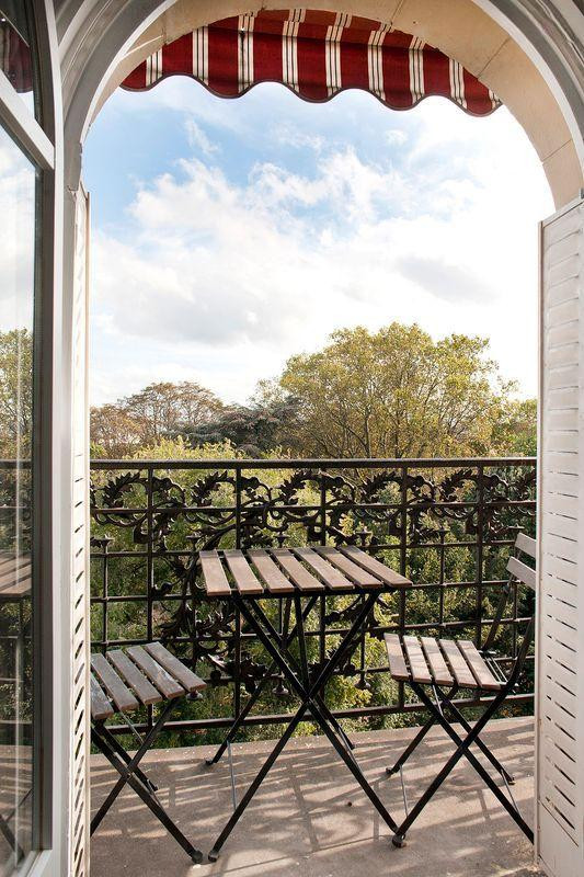 
                                                Location
                                                 Très beau studio meublé