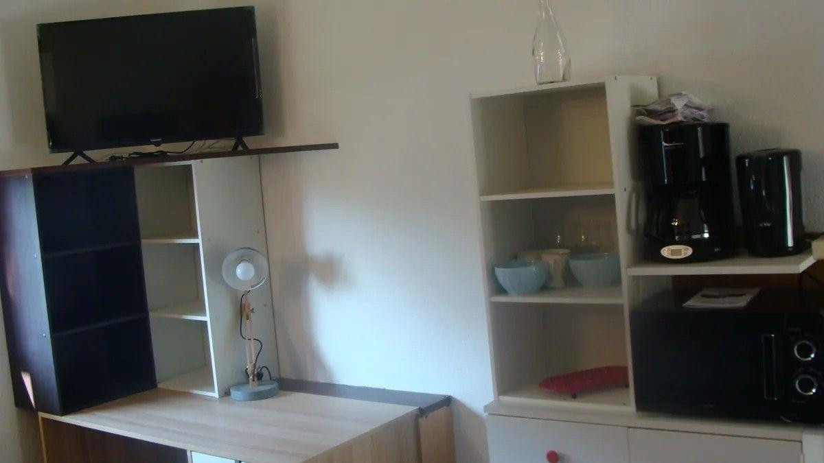 
                                                Location
                                                 Très beau studio meublé de 18m²
