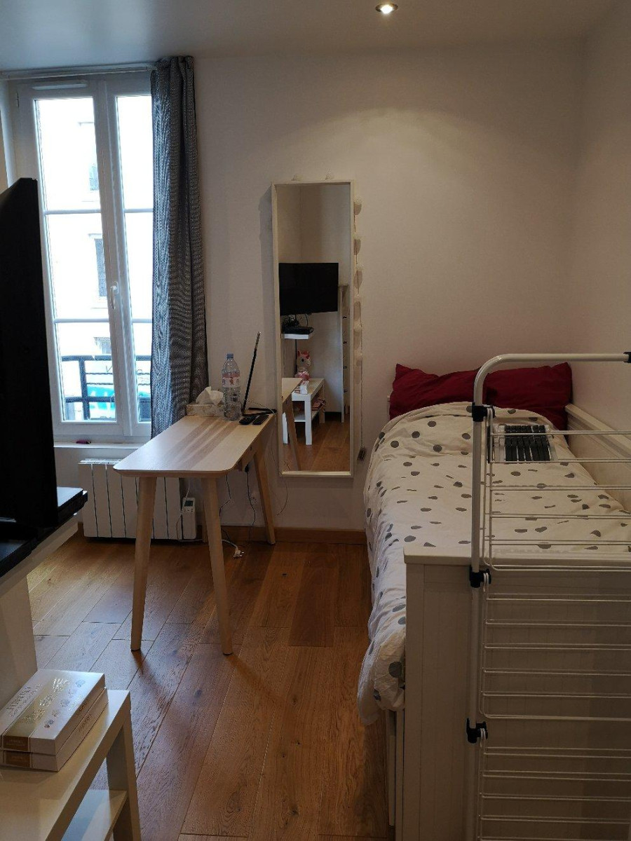 
                                                Location
                                                 Trés beau studio meublé proche Paris et transports