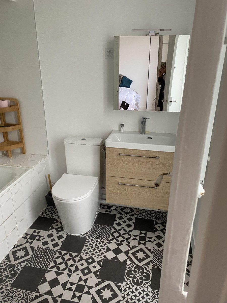 
                                                Location
                                                 Très beau studio spacieux et lumineux