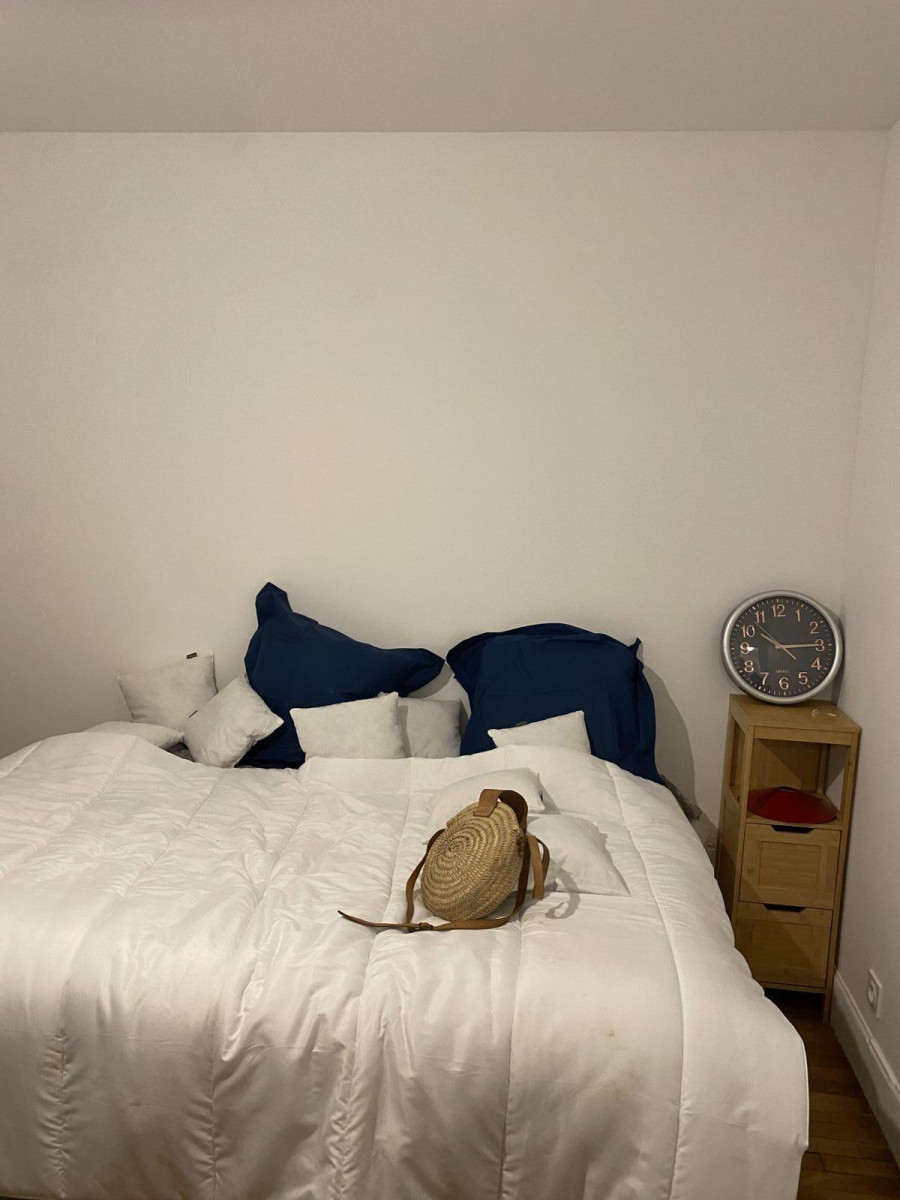 
                                                Location
                                                 Très beau studio spacieux et lumineux