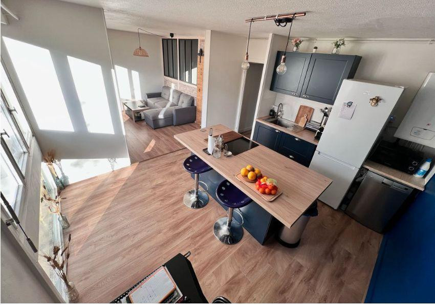 
                                                Location
                                                 Très beau T2 43m² refait à neuf