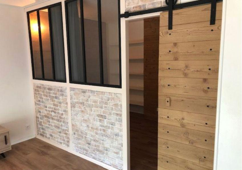 
                                                Location
                                                 Très beau T2 43m² refait à neuf