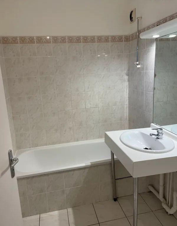 
                                                Location
                                                 Très beau T2 avec balcons à Nantes Beauséjour