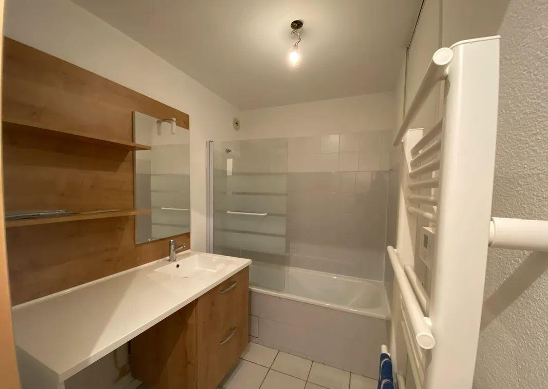 
                                                Location
                                                 Très bel appart 3P 75 m2 890 euros à Toulouse