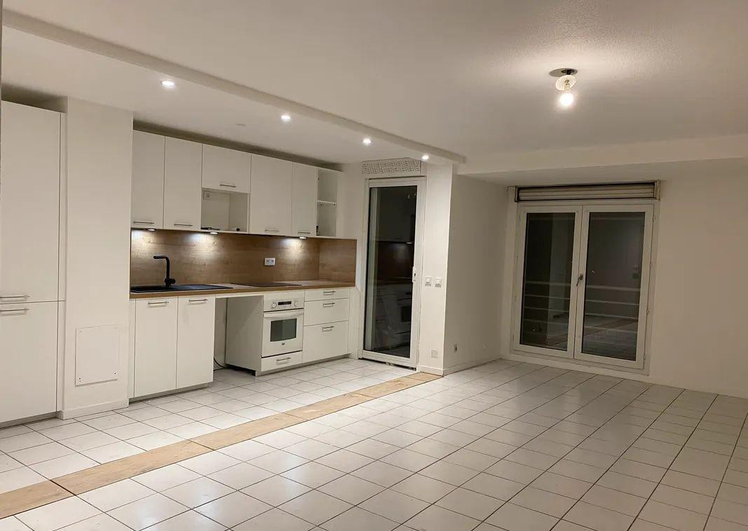 
                                                Location
                                                 Très bel appart 3P 75 m2 890 euros à Toulouse