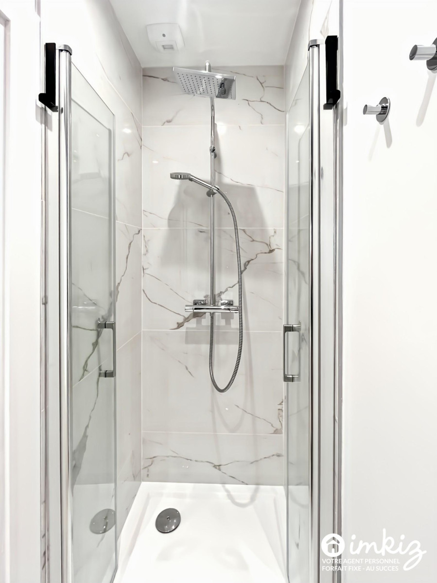 
                                                Vente
                                                 Très bel appartement 3 pièces entièrement rénové