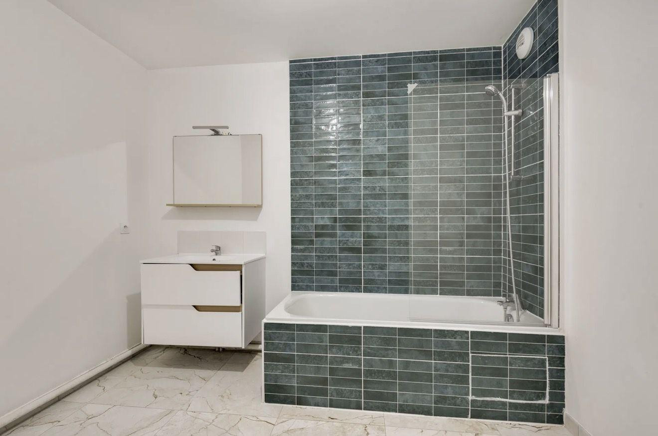 
                                                Location
                                                 Très bel appartement de 60M2 avec cuisine équipée