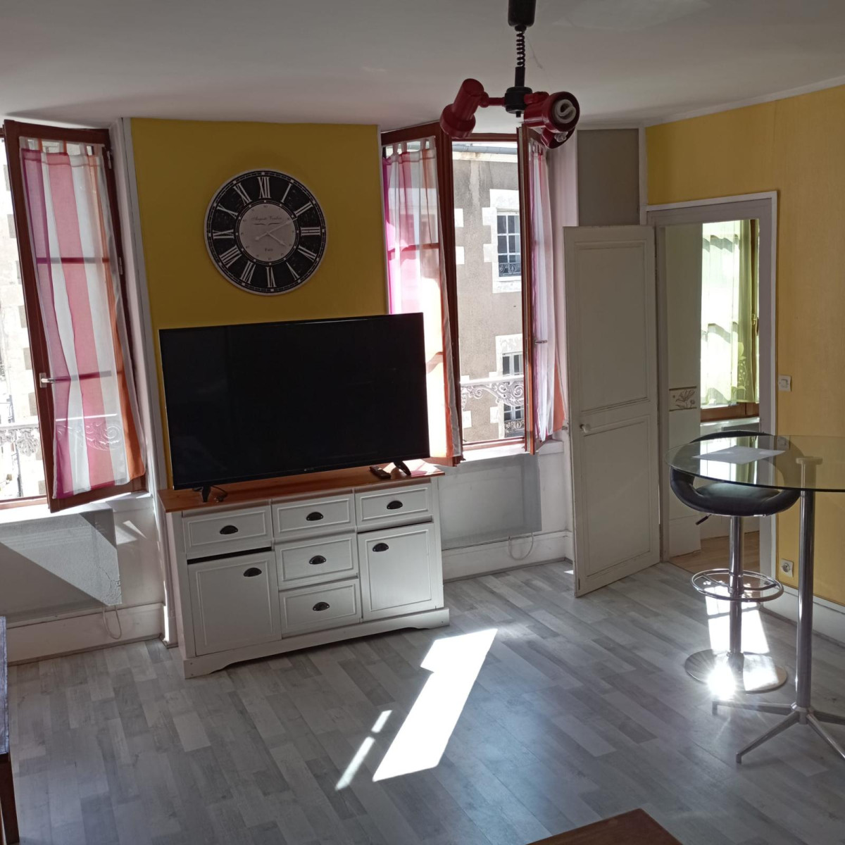 
                                                Location
                                                 Tres bel appartement ensoleille