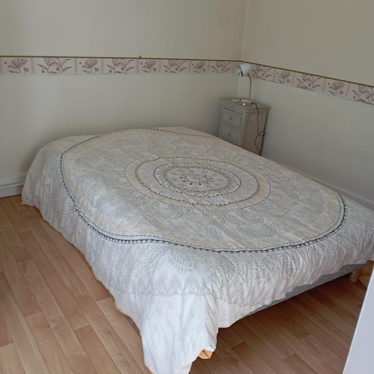 
                                                Location
                                                 Tres bel appartement ensoleille